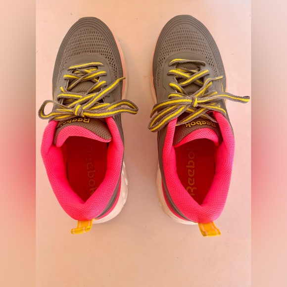 Reebok Women’s Road Strider Running Shoes Gray/Pink Size 7.5 - Picture 4 of 6